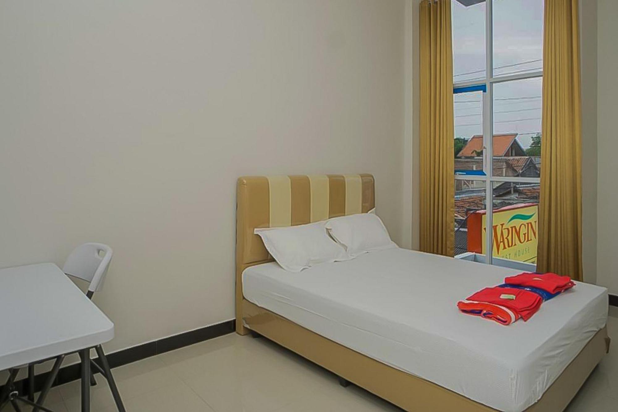 Waringin Guest House Tegal Mitra Reddoorz Exterior photo
