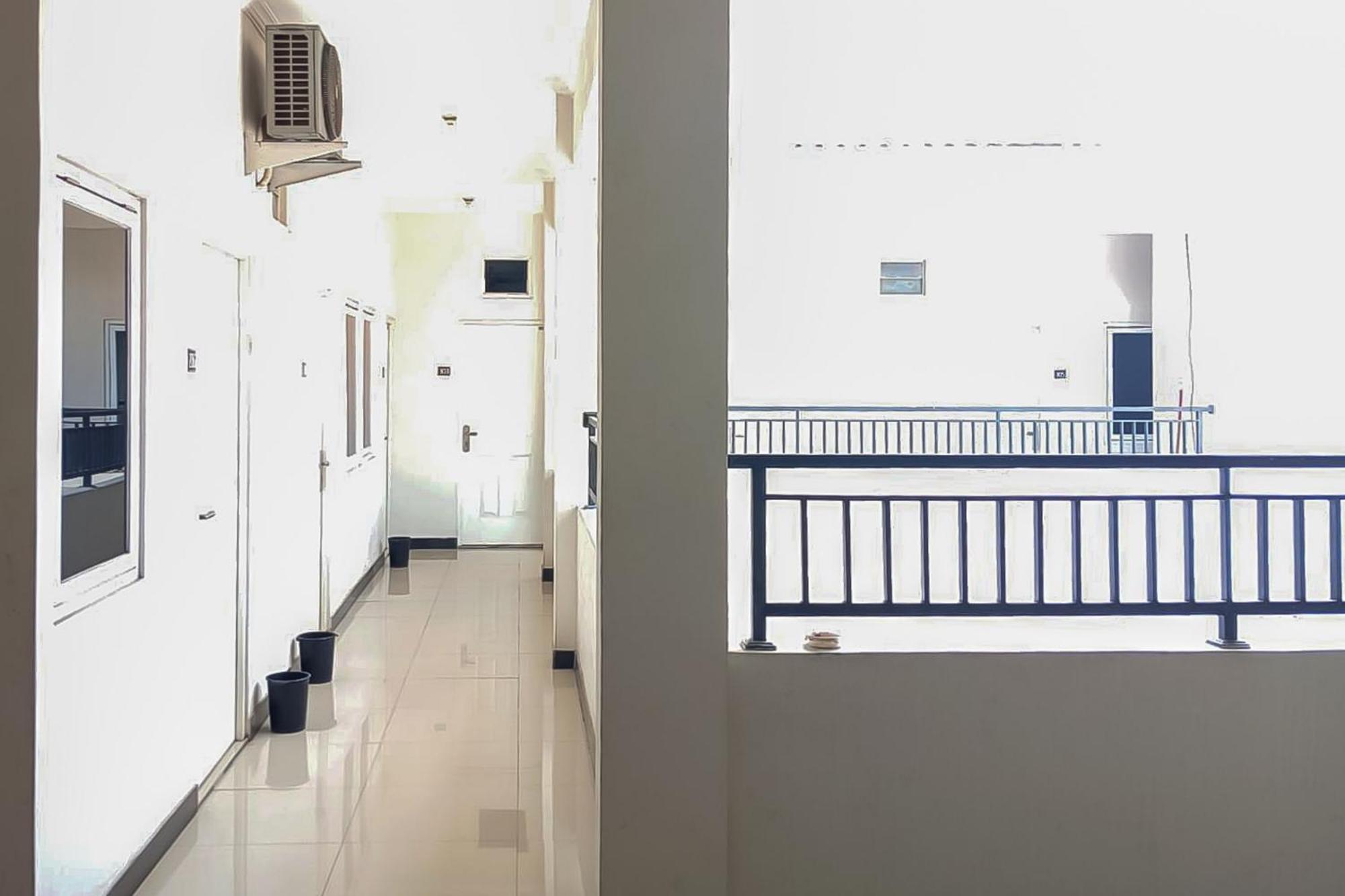 Waringin Guest House Tegal Mitra Reddoorz Exterior photo